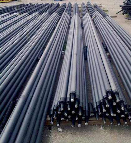 Kotwy gruntowe DCP przygotowane do montażu